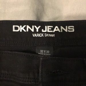 DKNY Jeans. Varick Skinny